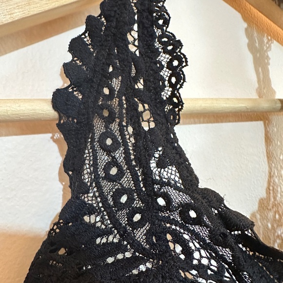 Aerie Lace Halter Neck Bralette with removable pads - Picture 4 of 6